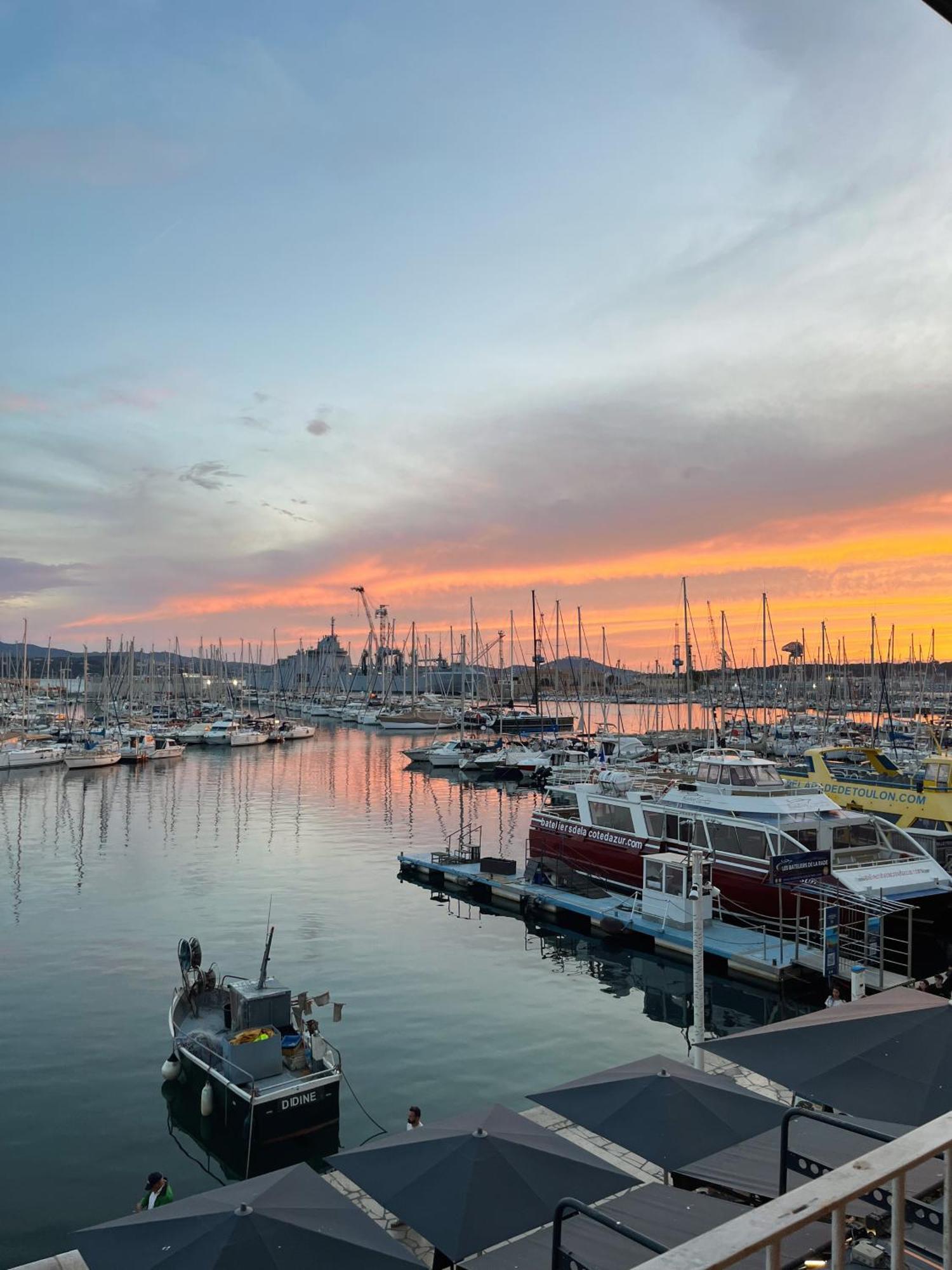 Marinca Du Port De Toulon Apartment Bagian luar foto